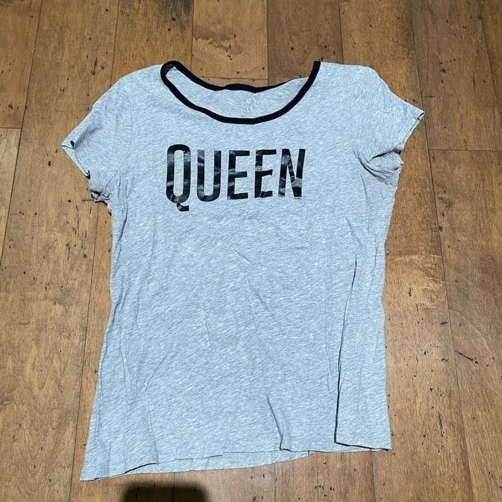 New York & Company Grey Queen tee Size medium